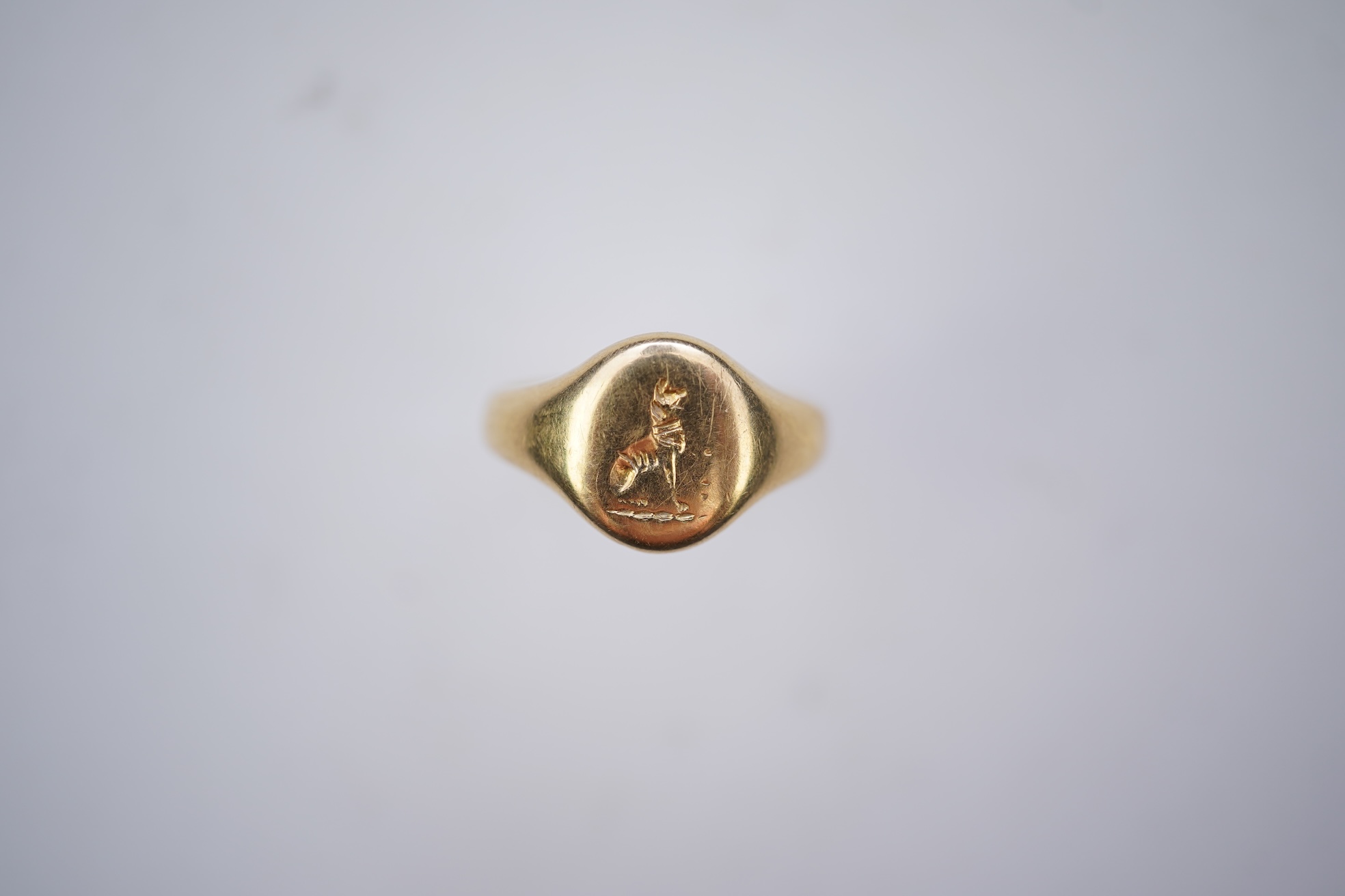 An 18ct gold signet ring, circa 1929
